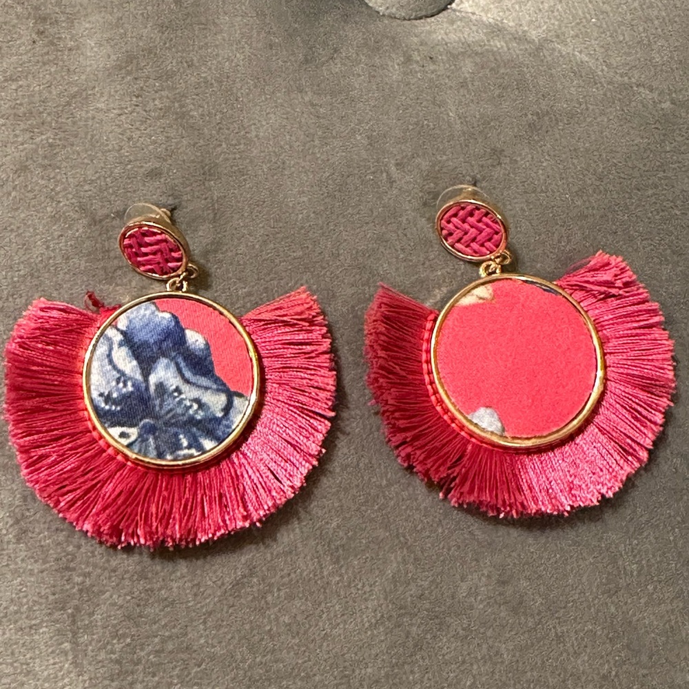 Women’s fashion earrings🔥❤️